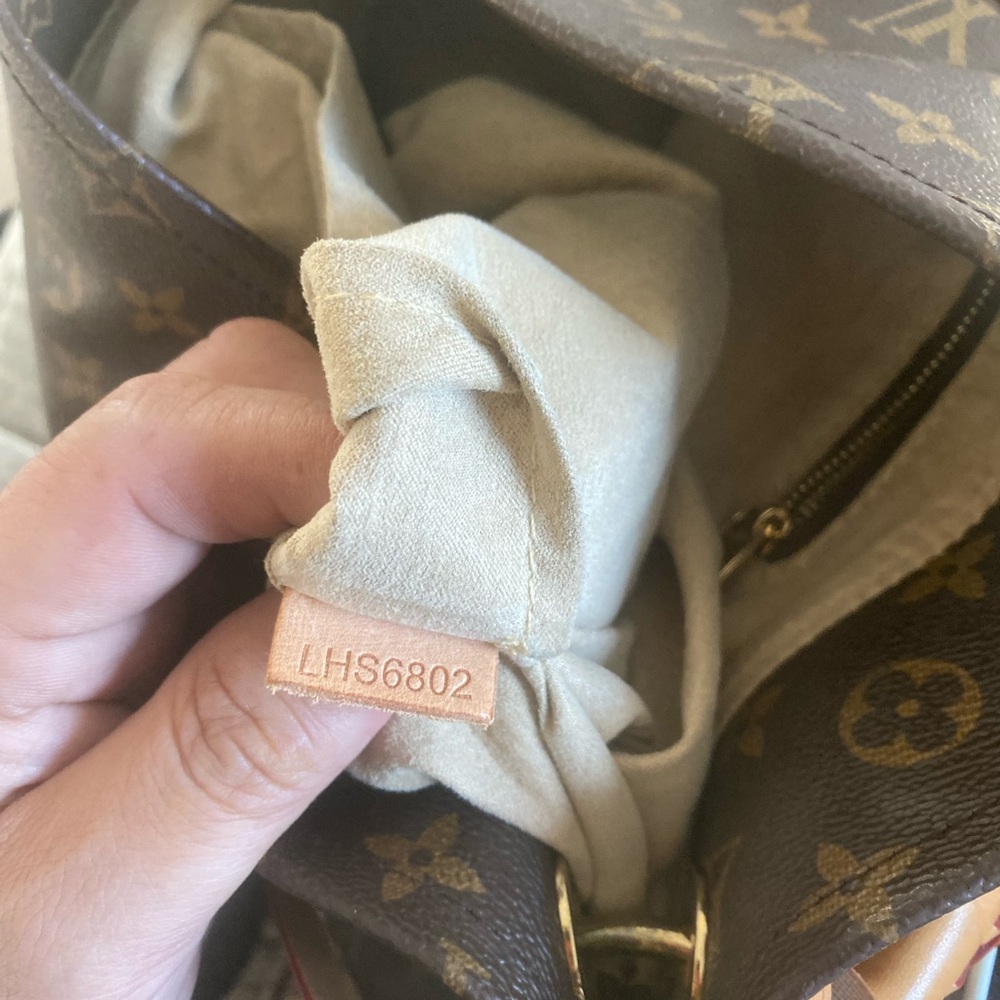 LOUIS VUITTON LV 
MONOGRAM CANVAS ARTSY MM - Picture 16 of 16